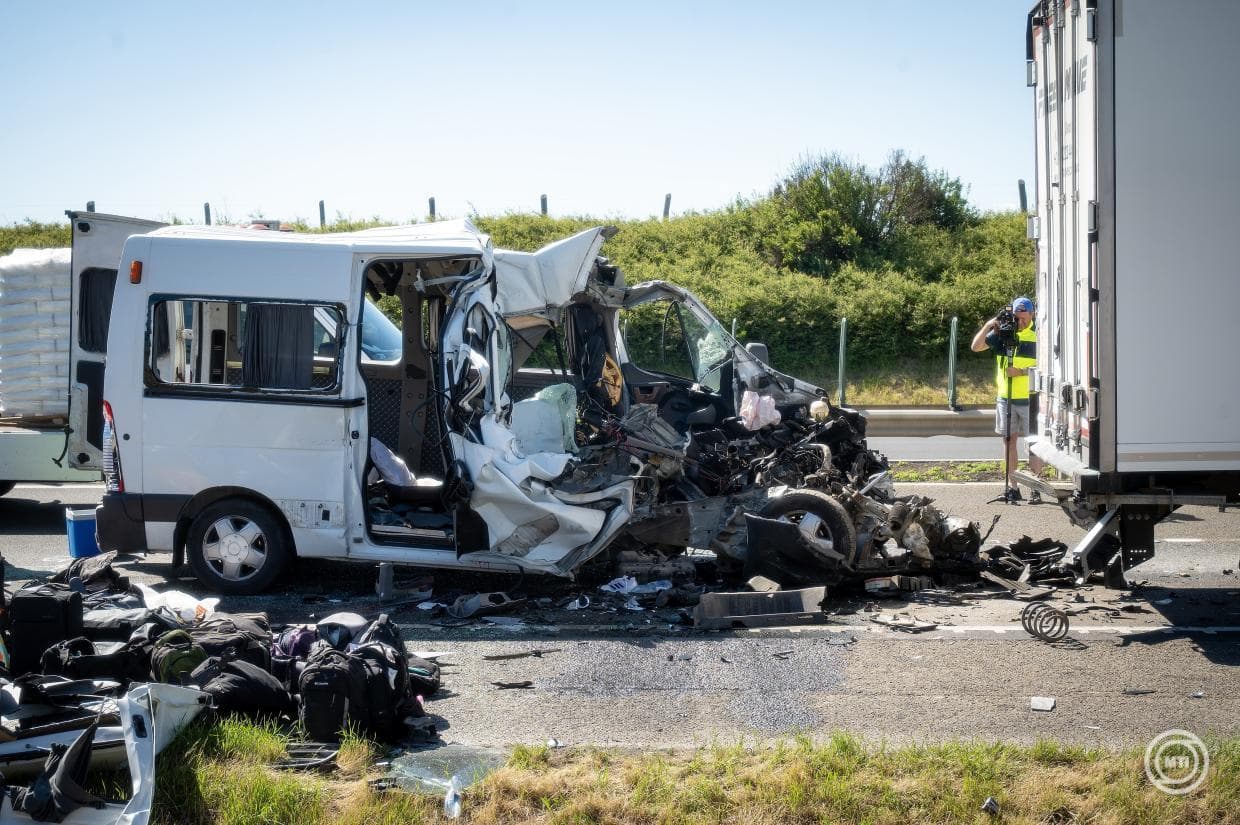 FOTO // Numărul victimelor accidentului din Ungaria cu implicarea unui microbuz din R. Moldova, în creștere