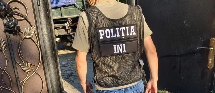 VIDEO // „Afacere” cu pământ fertil în valoare de circa 1,2 mln. de lei, destructurată de oamenii legii. Percheziții în trei localități și patru rețineri