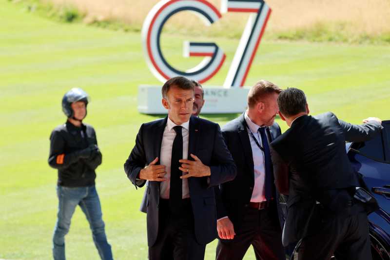 Ucraina // Emmanuel Macron vrea ca americanii să pună mai multă presiune pe Rusia