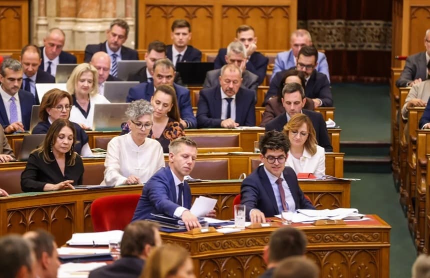 Parlamentul ungar înscrie în Constituţie limitarea mandatelor premierului la opt ani şi împiedică astfel revenirea lui Orban
