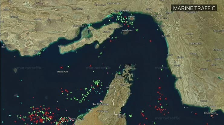 Trump salută redeschiderea Strâmtorii Ormuz, dar directorii din sectorul transportului maritim nu sunt la fel de optimişti