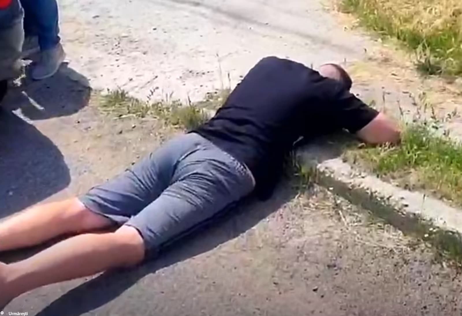 VIDEO // Falși bancheri și „agenți SIS” au convins un bărbat să ia un credit de 320 de mii de lei. Indivizii, reținuți în flagrant