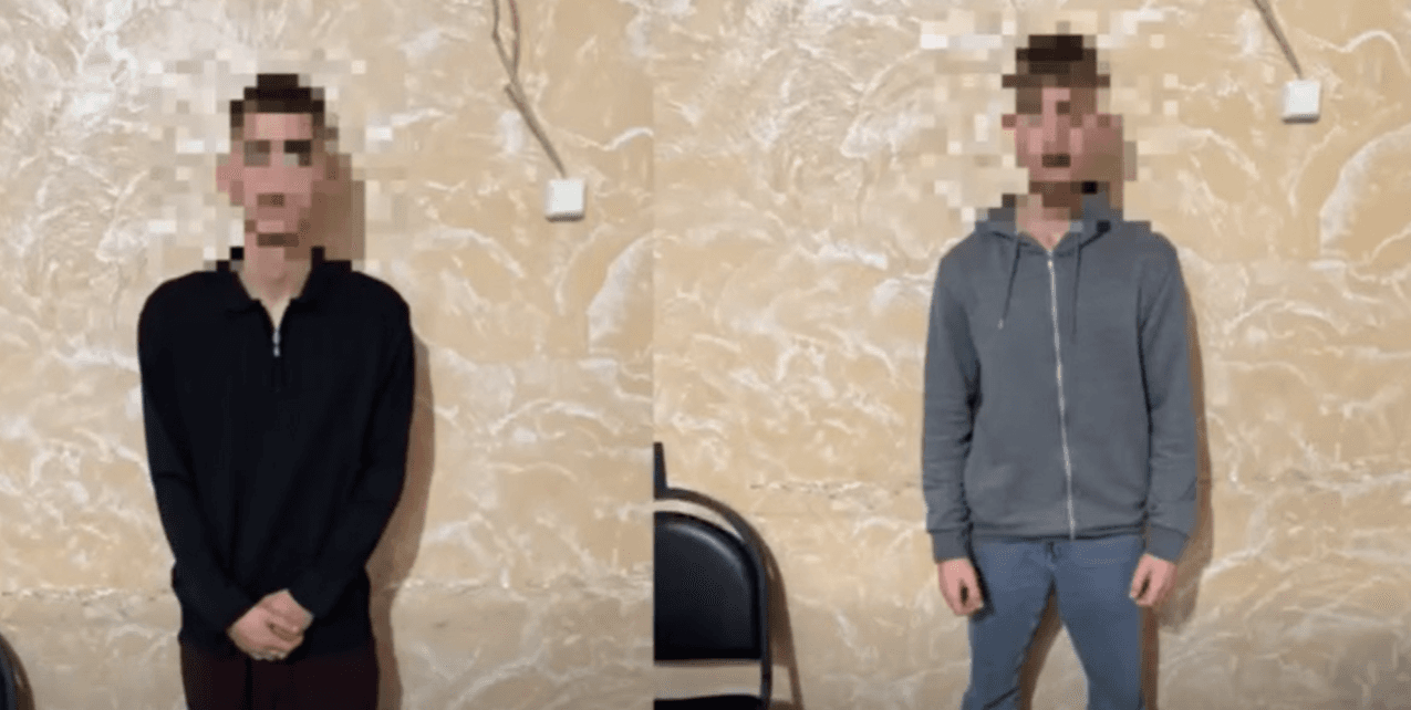 VIDEO // Au convins o tânără să ia un credit de 390 de mii de lei. Doi suspecți, reținuți în flagrant