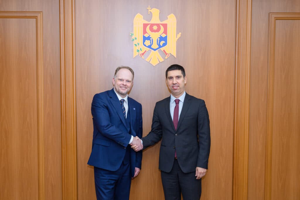 Cooperarea dintre R. Moldova și NATO, discutată de Mihai Popșoi și Kevin Hamilton