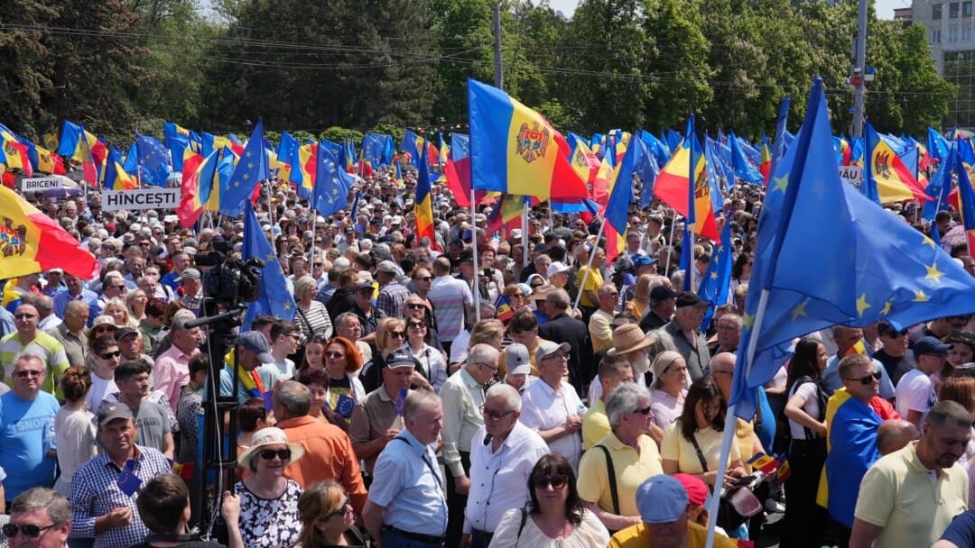 Sondaj realizat de Comisia Europeană: 58% dintre cetățenii moldoveni și 65% dintre ucraineni sprijină aderarea la UE