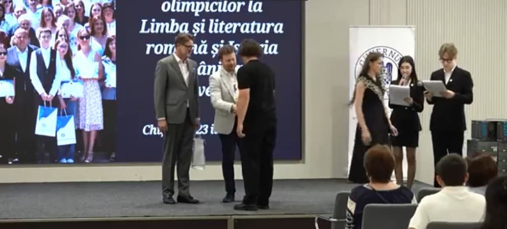80 de elevi olimpici și profesorii acestora, premiați de DRRM. Ambasadorul României: Voi sunteți speranța pentru un viitor mai bun al R. Moldova