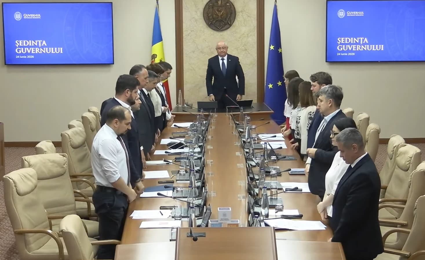 Minut de reculegere la Guvern în memoria celor doi polițiști decedați în accidentul de la Sîngerei. Familiile lor vor primi câte un milion de lei