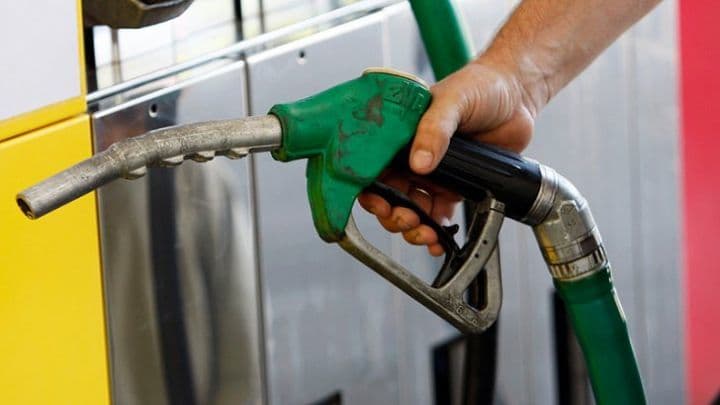 Chevron avertizează că ieftinirea benzinei nu va fi imediată, în timp ce Trump acuză marile companii petroliere de preţuri excesive