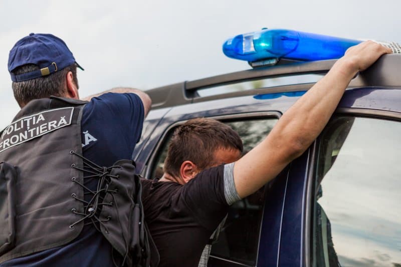 VIDEO // Membru al unui grup criminal, documentat pentru implicare în organizarea migrației ilegale