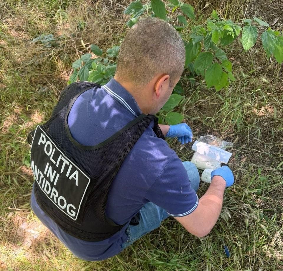Apartament transformat în „laborator” pentru droguri, descoperit la Chișinău. Substanțe narcotice în valoare de 200 de mii de lei, ridicate