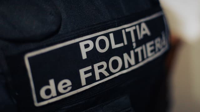 VIDEO // Prins în flagrant în timp ce prelua un ucrainean intrat ilegal în R. Moldova. Migrantul ar fi plătit 10 mii de dolari