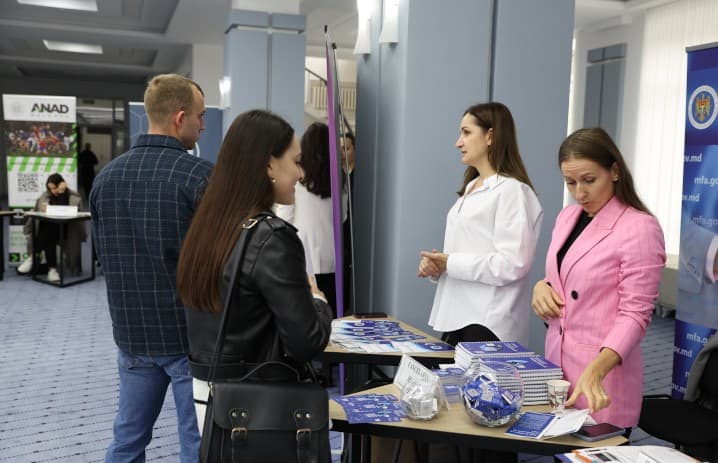 Bioinformatică și design de mobilier, printre noile specializări universitare propuse de MEC