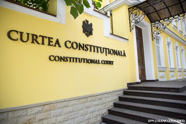 CCM: Statul poate limita temporar activitatea unui partid în condiții de risc pentru securitate