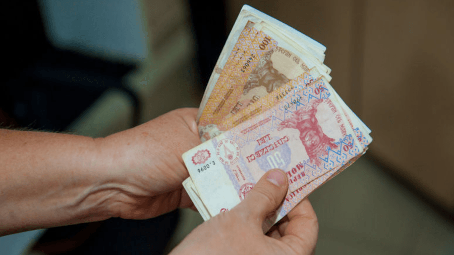 Pensiile și alocațiile sociale vor fi transferate pe carduri pe 3 iulie