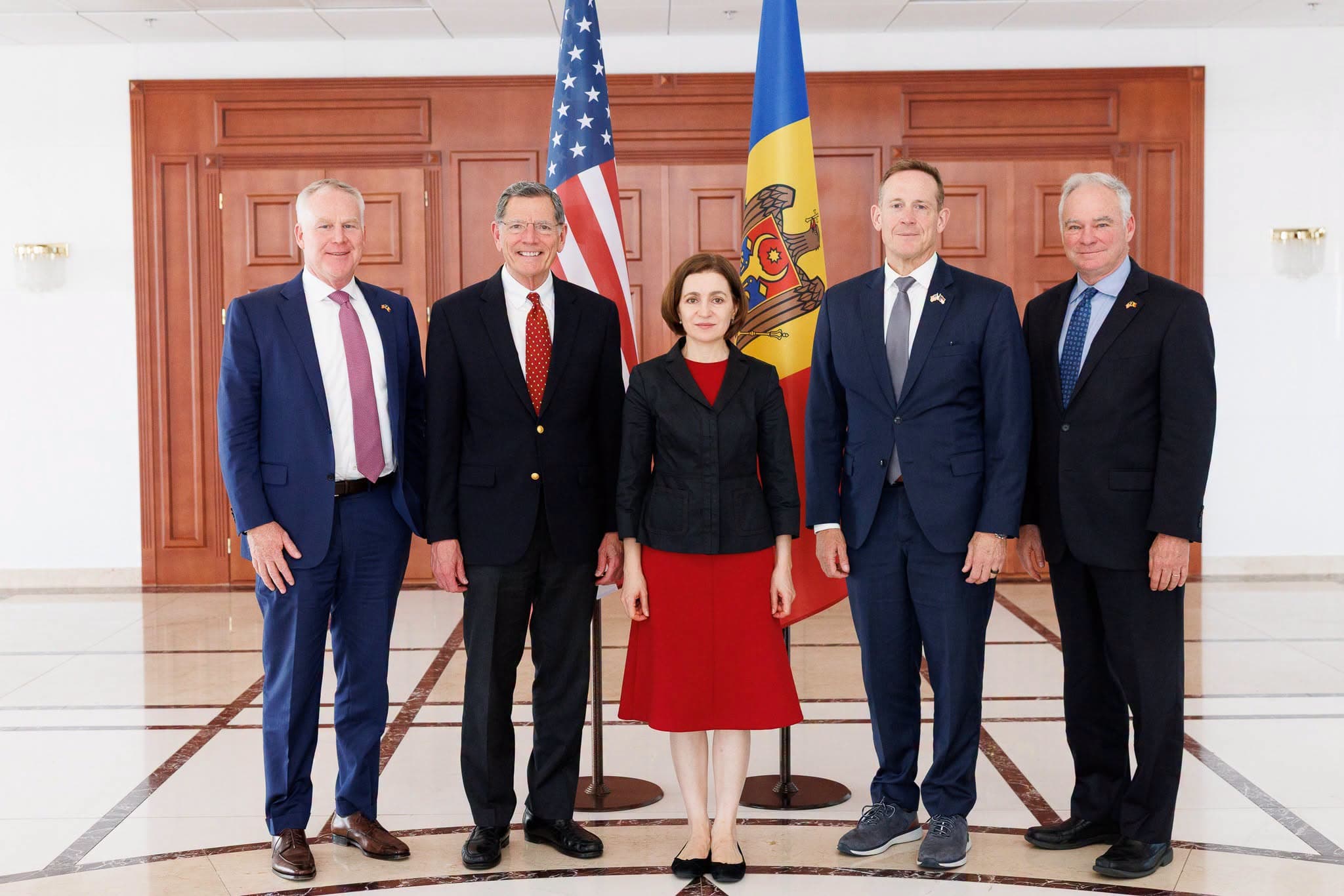 FOTO // Președintele Maia Sandu și șeful legislativului, Igor Grosu, întrevederi cu senatori americani. Susținerea oferită de SUA și continuarea colaborării, pe agendă