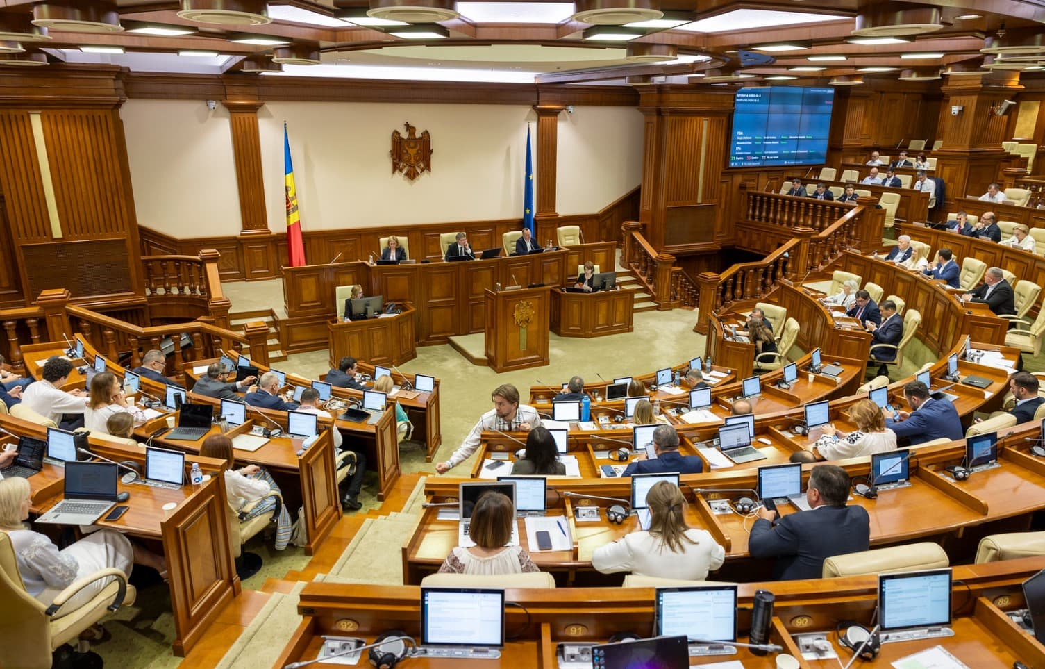 Parlamentarii se întrunesc joi în ședință plenară. Zeci de proiecte, pe masa legislativului