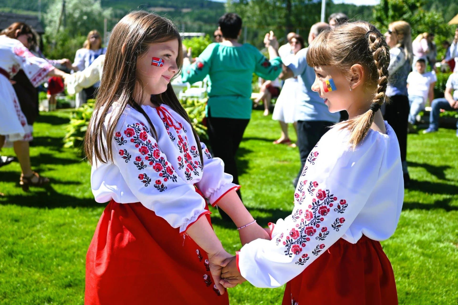 Zilele Băștinașilor de Acasă și din Diasporă, marcate în august în peste 100 de localități din R. Moldova