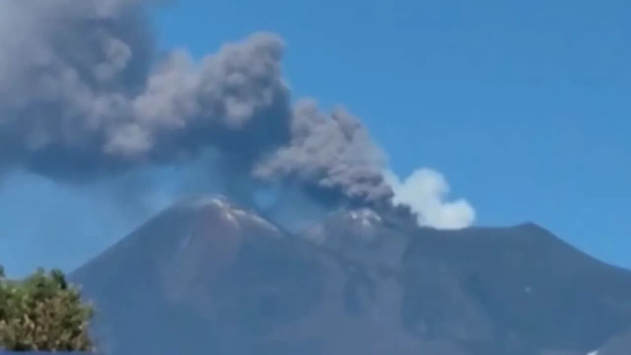 Nor de cenușă deasupra Siciliei. Aeroportul din Catania suspendă zborurile