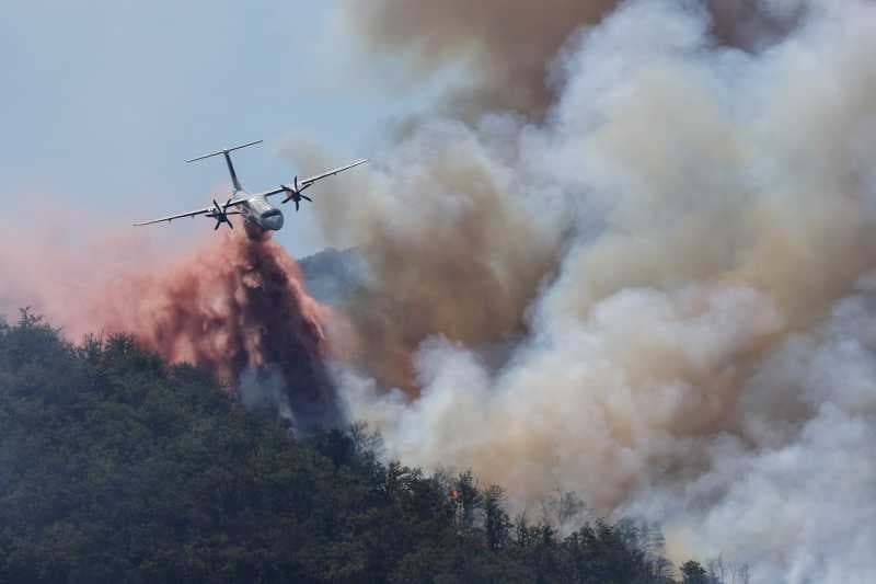 Mii de persoane evacuate din locuințe în sud-vestul Franței din cauza unui incendiu de vegetație