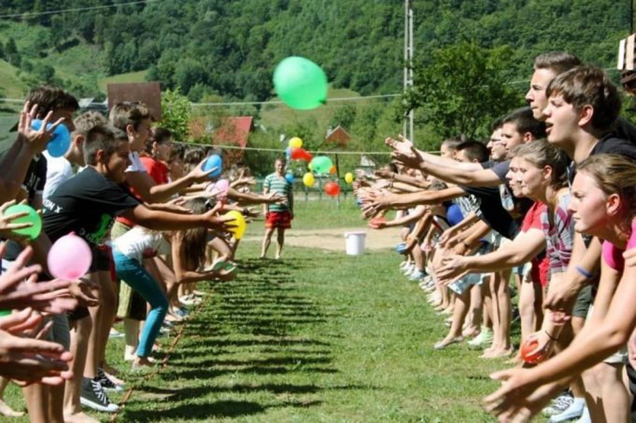 Aproape 9 mii de elevi au participat la programele municipale de odihnă
