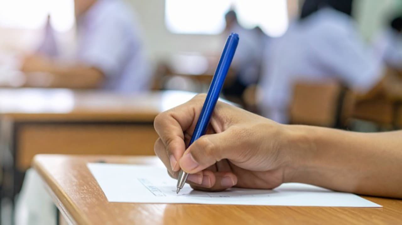 Elevii susțin examenele din sesiunea suplimentară de absolvire a gimnaziului. Circa 8 mii de candidați participă la probe