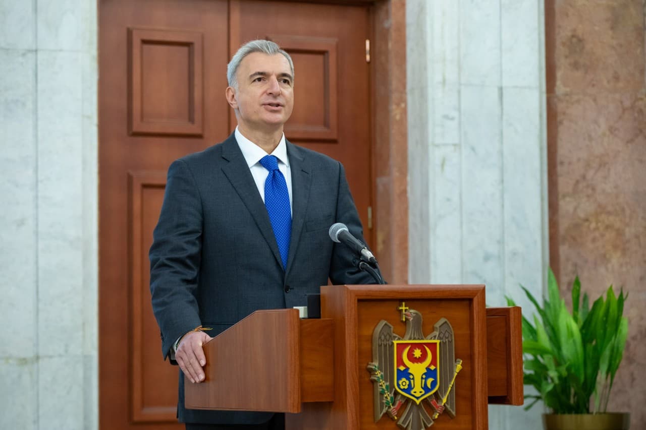 Eugeniu Osmochescu va asigura interimatul funcției de premier până la votarea unui nou Cabinet de miniștri. Decretul, semnat de Maia Sandu