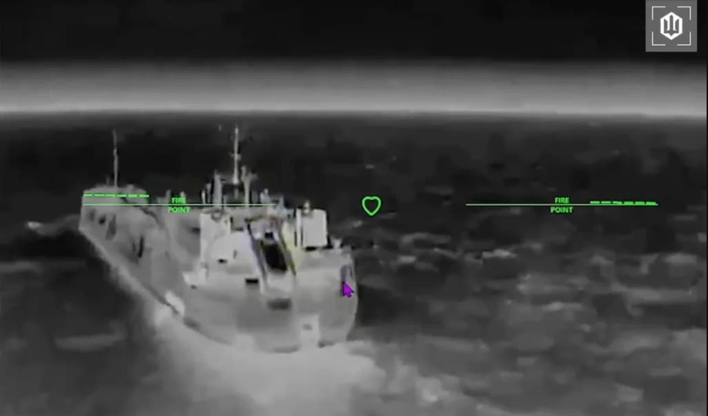 VIDEO // Atac spectaculos al Ucrainei, care a lovit o flotilă de petroliere rusești ce se îndrepta spre Crimeea