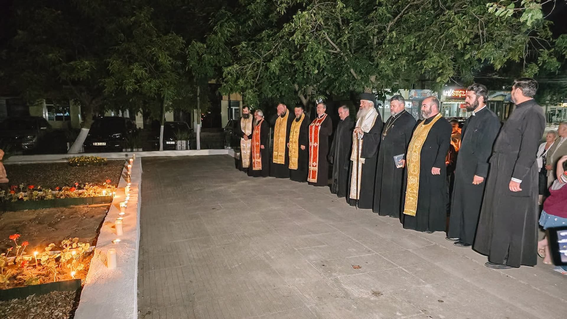 FOTO // ÎPS Antonie al Basarabiei a oficiat la Bălți o slujbă de pomenire pentru victimele deportărilor staliniste