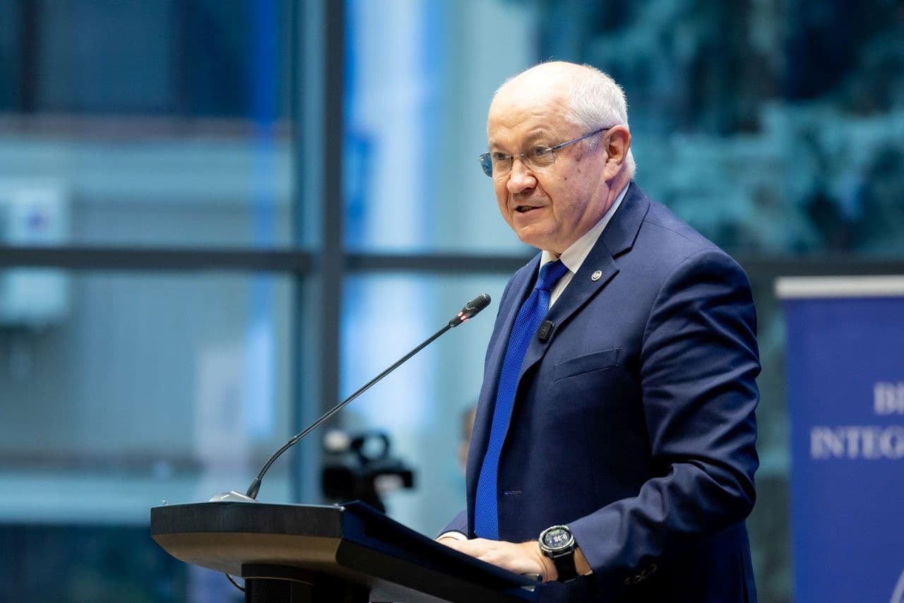 Fostul premier Munteanu a declarat venituri de peste 216 mii de lei la încetarea mandatului
