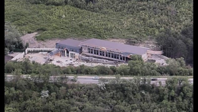 Defrișări masive și construcții ilegale, investigate de procurori într-o zonă forestieră de la marginea Chișinăului