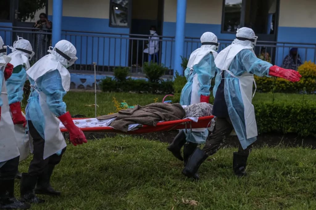 Actuala epidemie de Ebola se răspândește mai repede decât cele anterioare. „Virusul depășește reacția noastră sanitară”