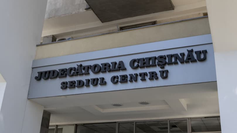 Percheziții la Judecătoria Chișinău într-un dosar de corupție