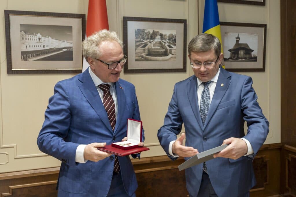 Directorul Biroului de Cooperare al Elveției, decorat de Parlament cu „Medalia Democrației”