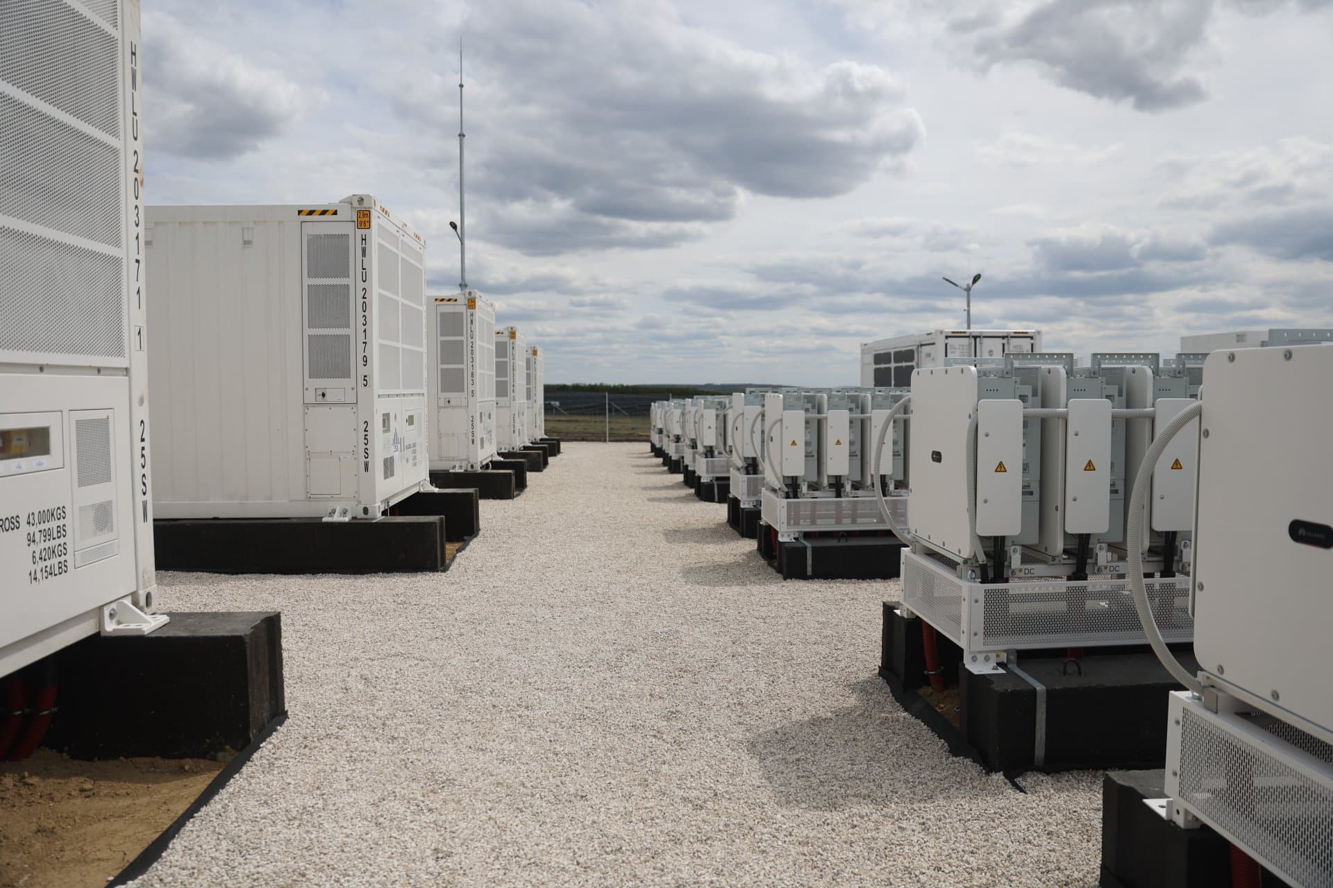 Noi capacități de stocare a energiei: șapte instalații au fost racordate la rețelele electrice