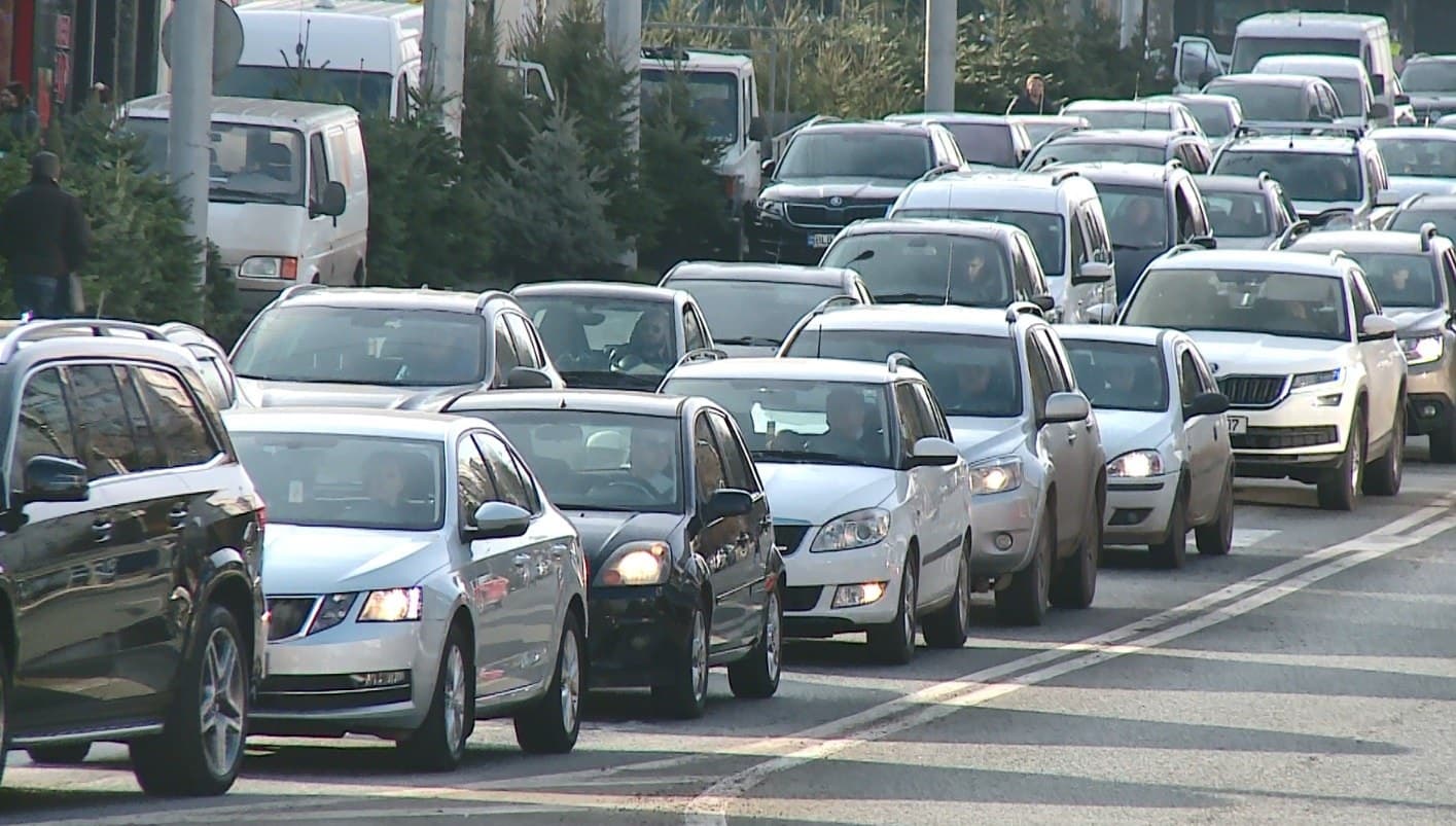 Mașinile din stânga Nistrului, înmatriculate mai des cu plăci naționale decât cu plăci neutre