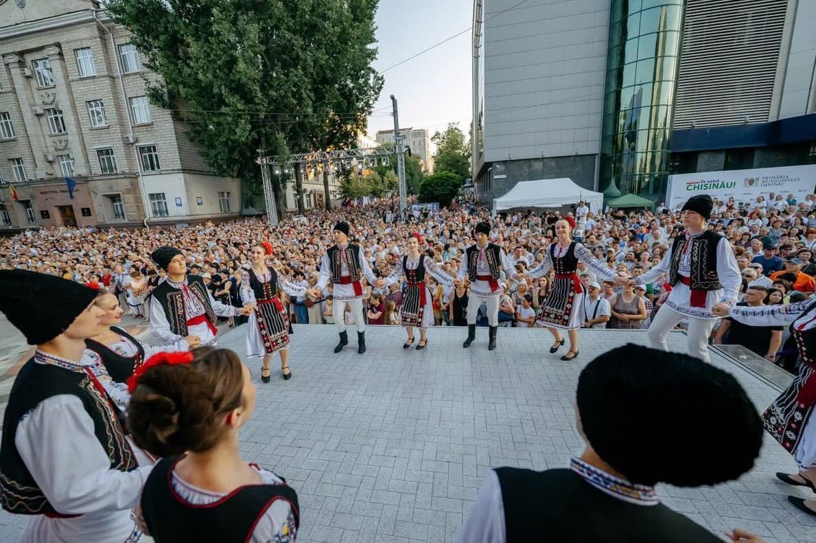 Prima zi a festivalului „Te salut, Chișinău” a adunat mii de locuitori și turiști