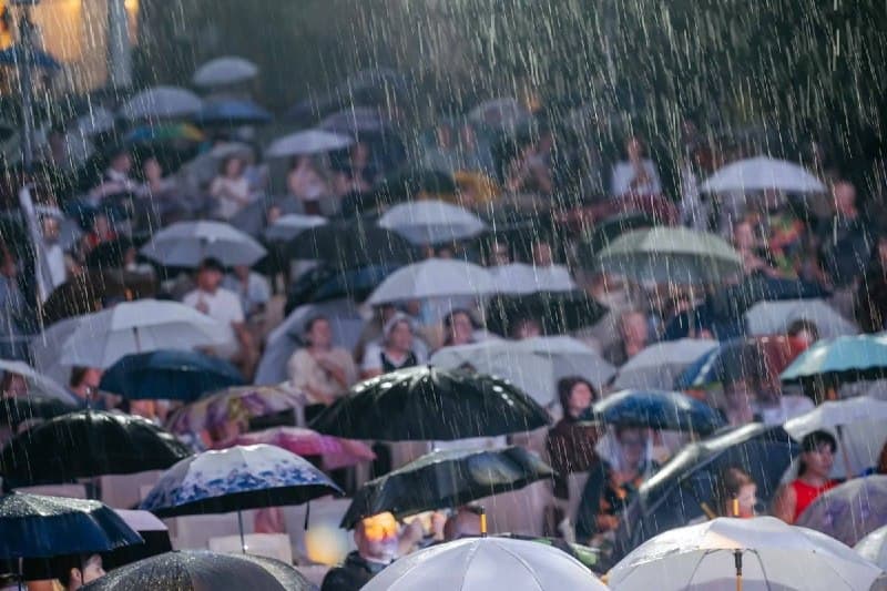 Codul galben de instabilitate atmosferică, prelungit. Recomandările IGSU