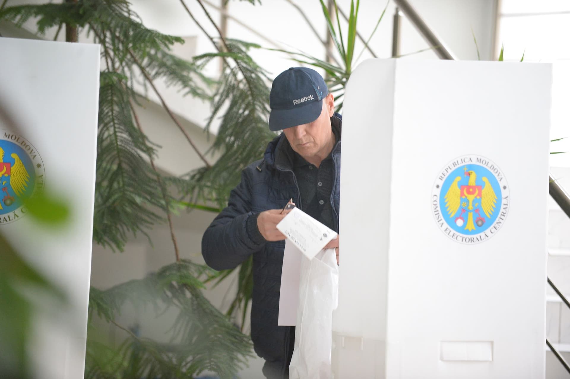 Sondaj IMAS: 48% dintre moldoveni ar vota pentru aderarea la UE, iar fiecare al treilea basarabean vrea unirea cu România