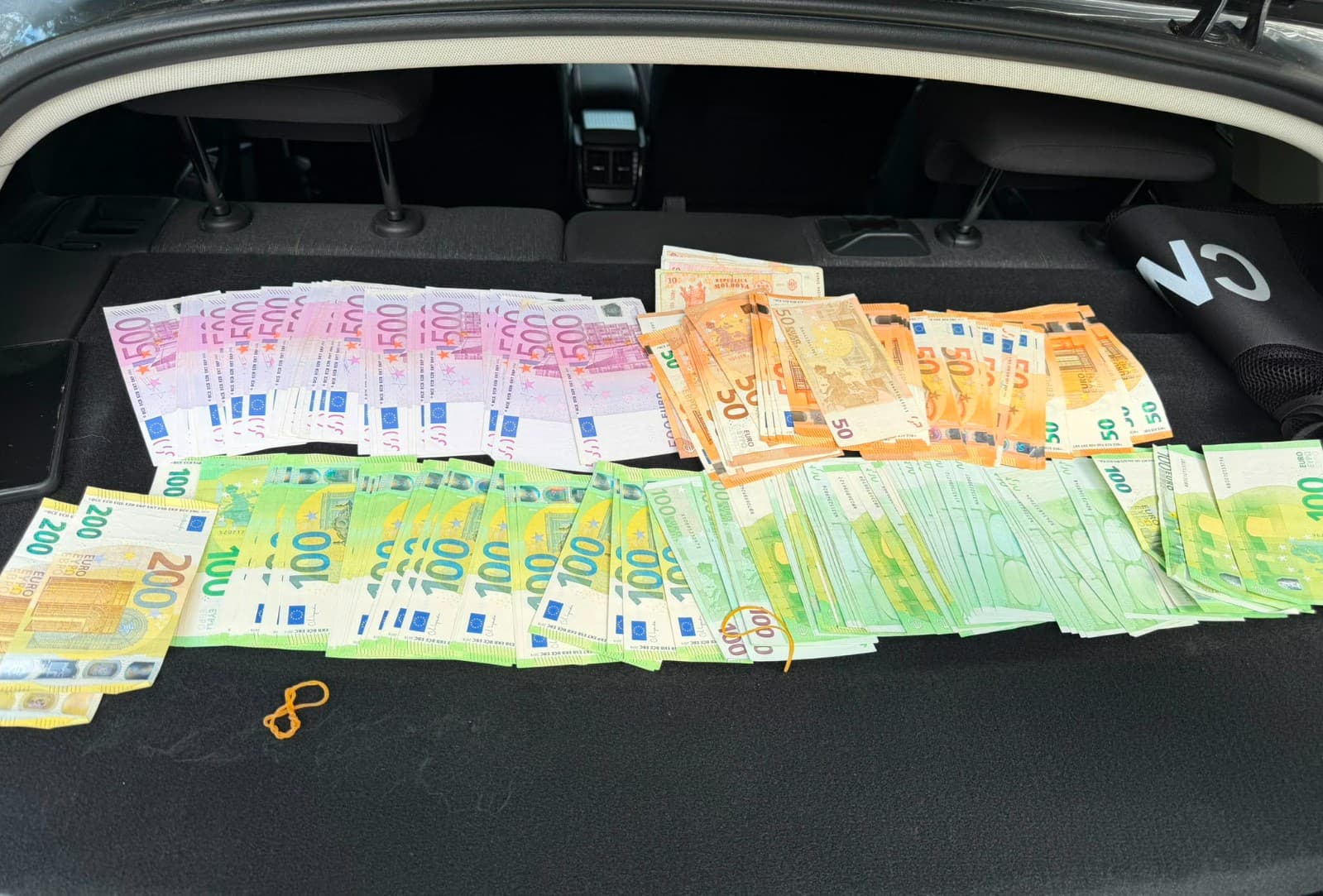 Noi detalii privind perchezițiile CNA la MoldATSA: Trei persoane, reținute într-un dosar de abuz în serviciu