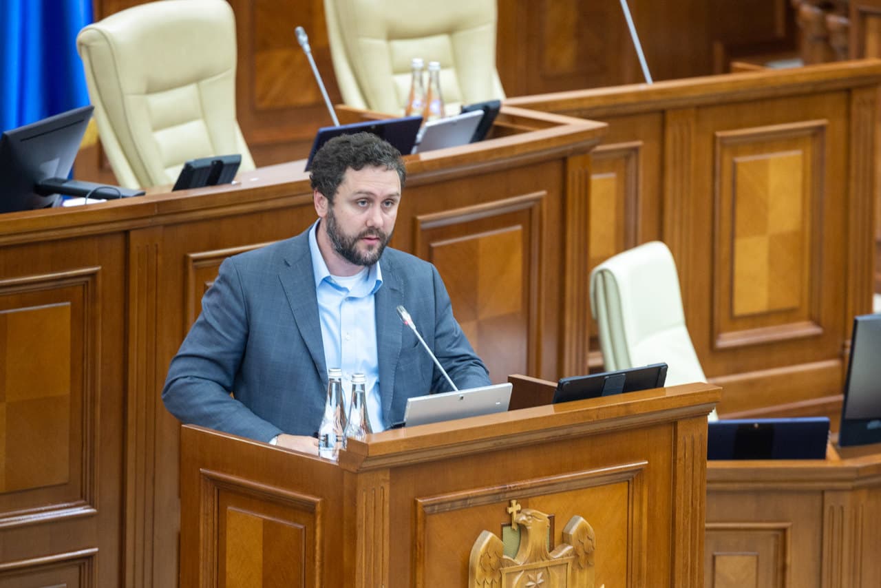 Parlamentul a luat act de demisia lui Alexandr Trubca