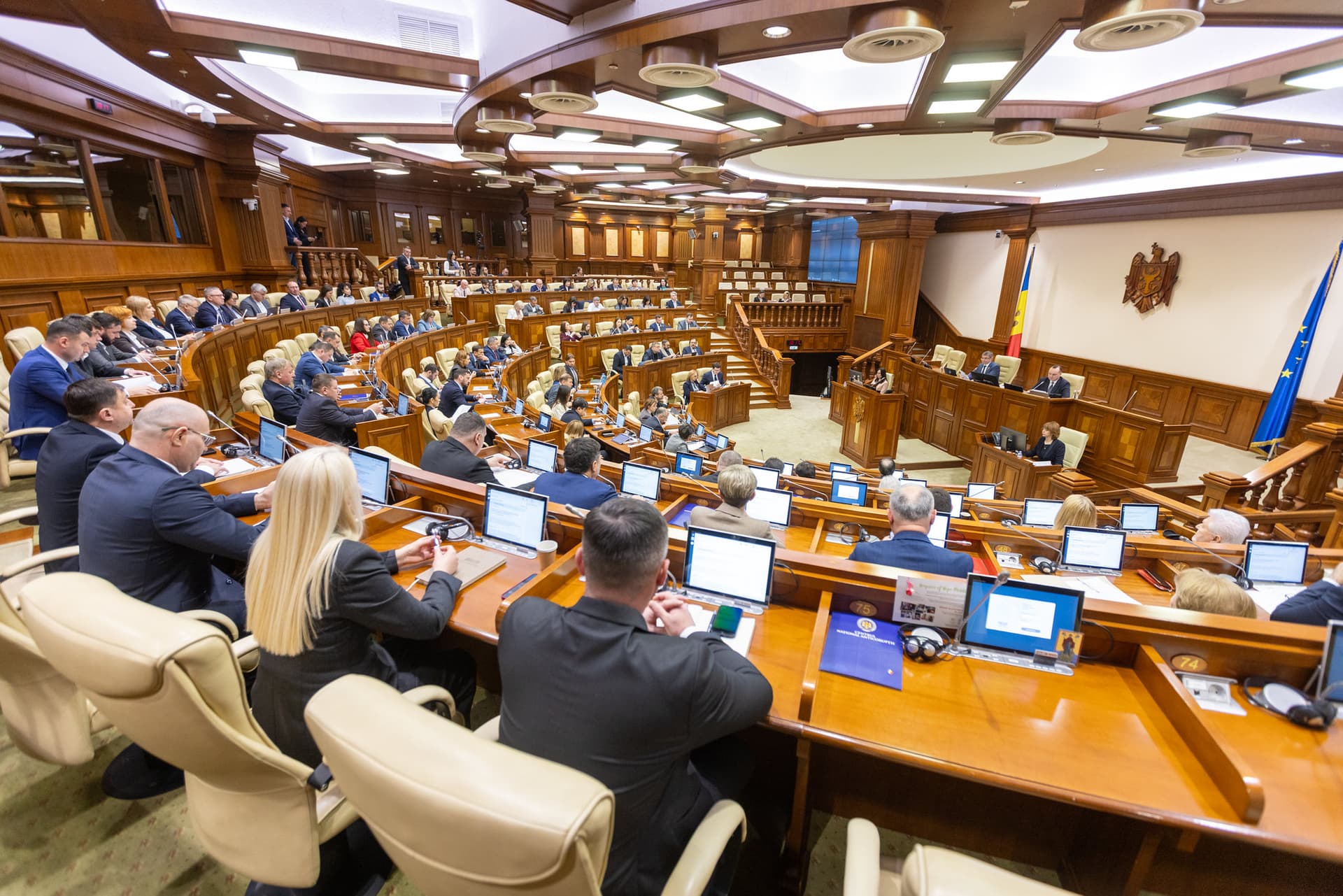Parlamentul își extinde controlul asupra gestionării stărilor de urgență