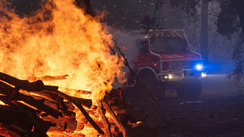 VIDEO // Zile de coșmar în Franța și Spania, devastate de incendii masive. Sute de mii de oameni, evacuați în toiul nopții din calea flăcărilor
