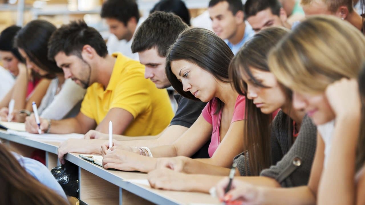 Începe admiterea în universitățile din R. Moldova. Dan Perciun: „Burse mai mari și condiții mai bune pentru studenți”