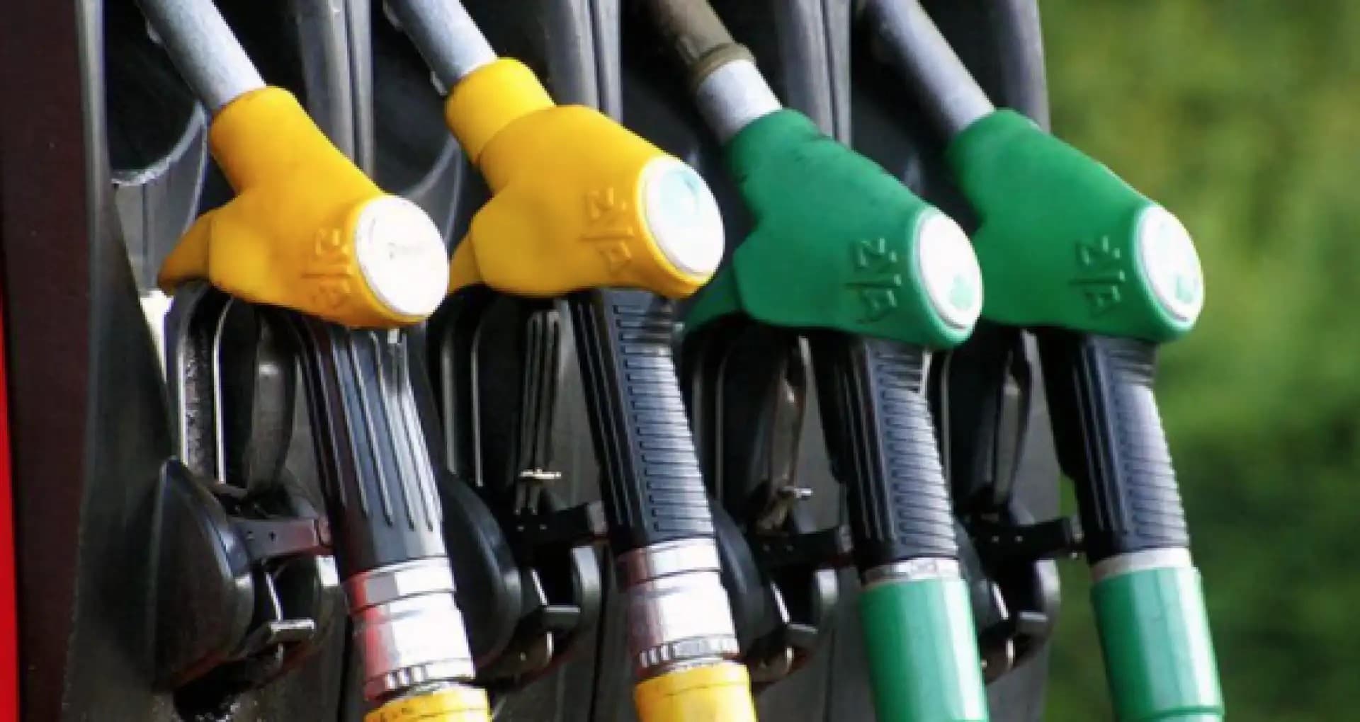 Săptămâna începe cu noi scumpiri la carburanți
