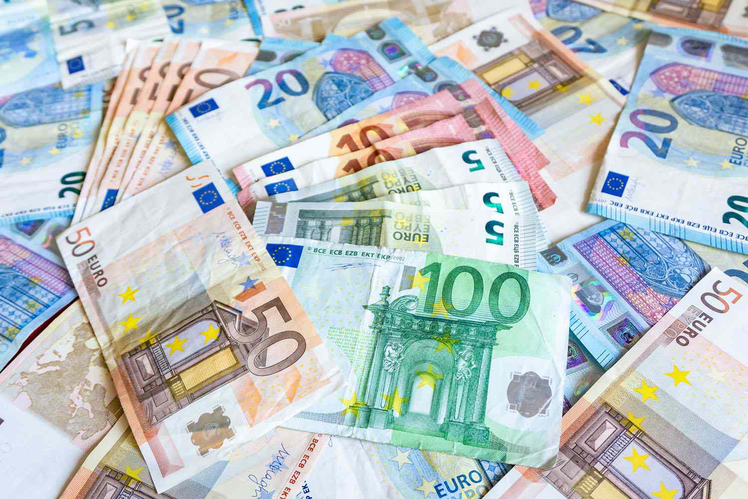 BNM: Trecerea la euro ca monedă de referință a generat economii de 21,8 milioane de euro