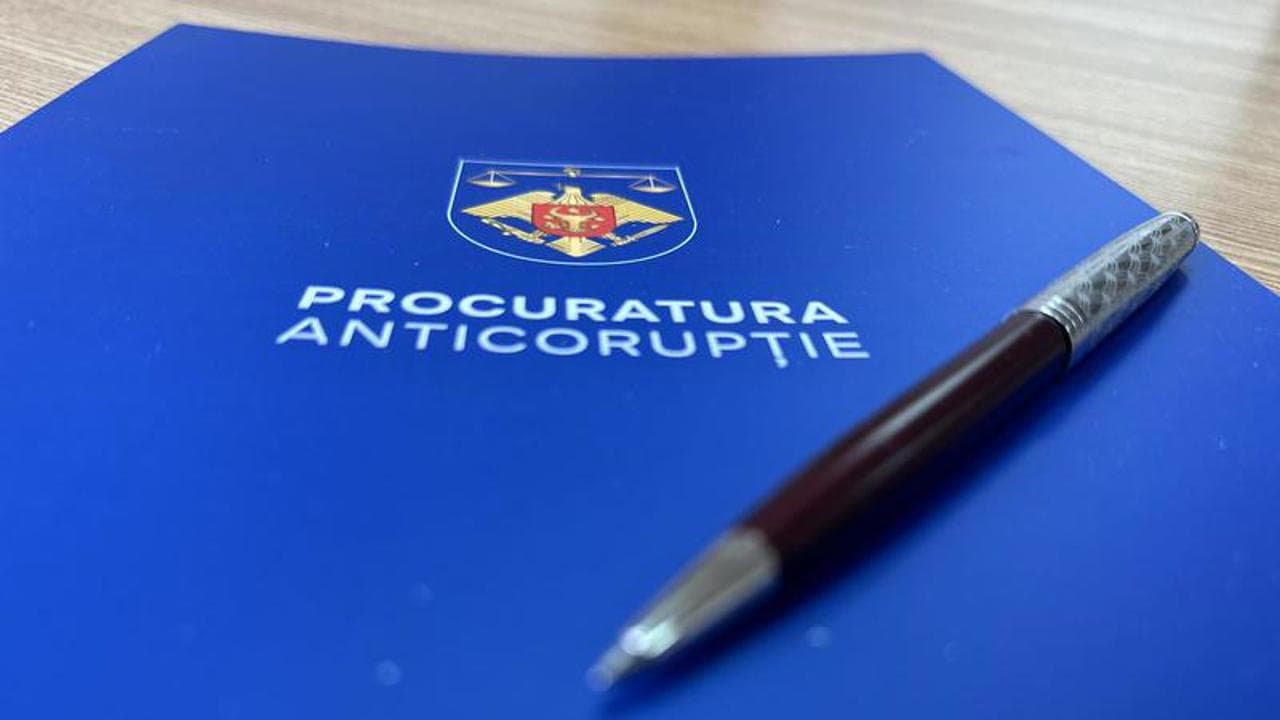 Dosarul mitei de 400 mii de dolari // Procurorul cercetat rămâne sub control judiciar. Curtea de Apel a respins recursul PA