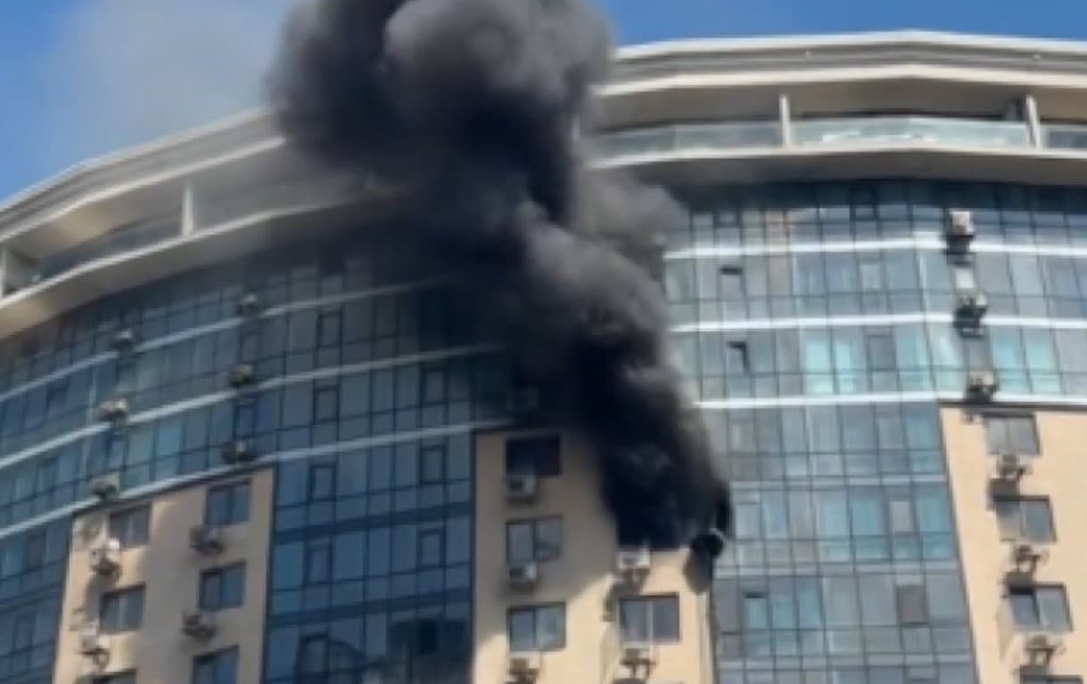 VIDEO // Rușii au atacat cu drone zone rezidențiale din Odesa, provocând victime și pagube materiale