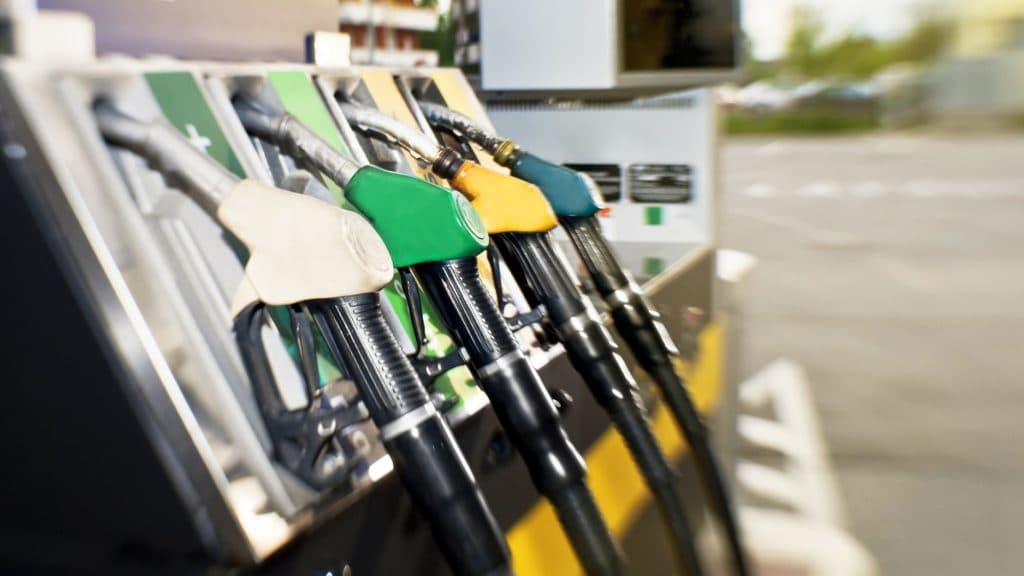 Motorina continuă să se scumpească, iar benzina se ieftinește ușor