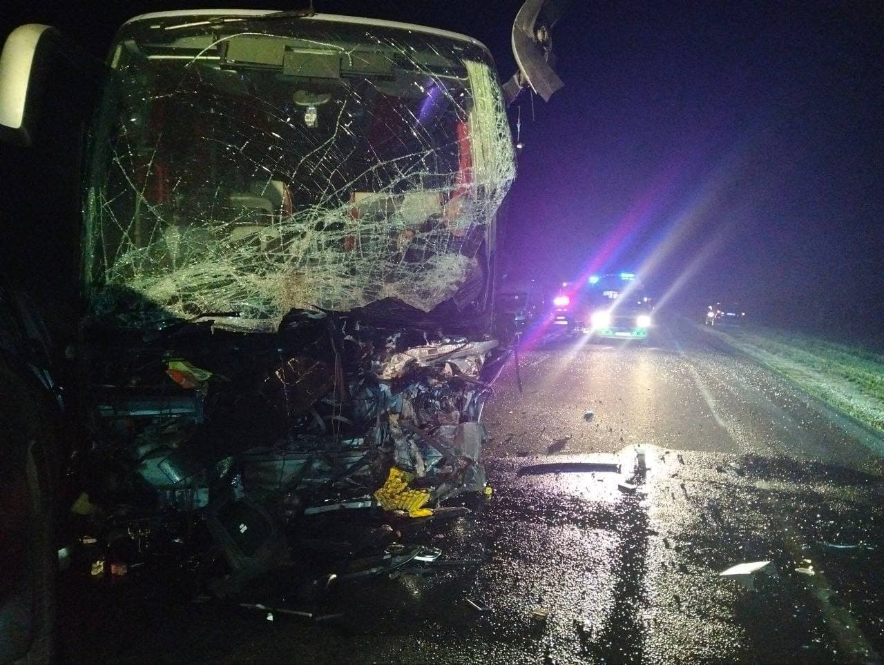 FOTO // Doi morți și mai mulți răniți în urma unui grav accident pe traseul Chișinău–Orhei–Bălți