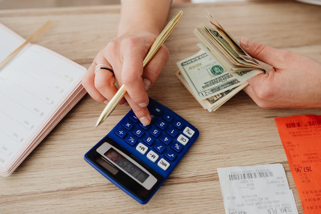 Premier: Taxa pe profitul băncilor va crește cu 50%